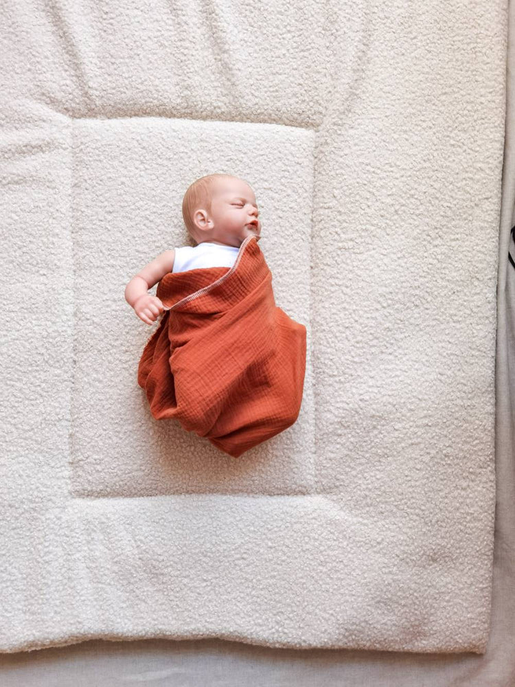 Selectionkreativ - Krabbeldecke Boucle in Ecru mit Baby