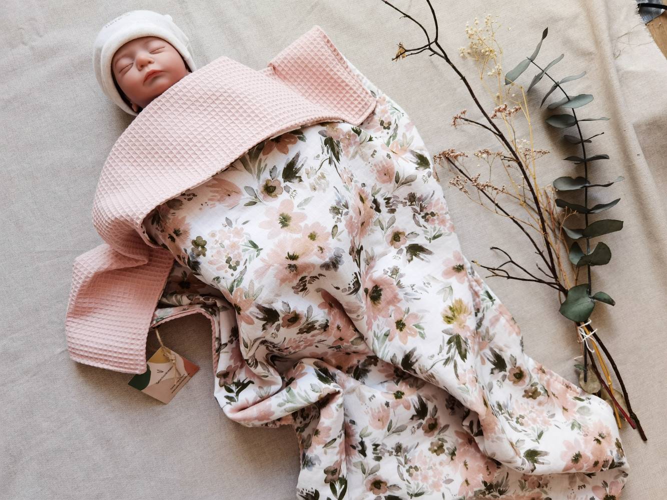 Selectionkreativ - Babydecke mit Baby. Zugedeckt mit der tollen Blumendecke.