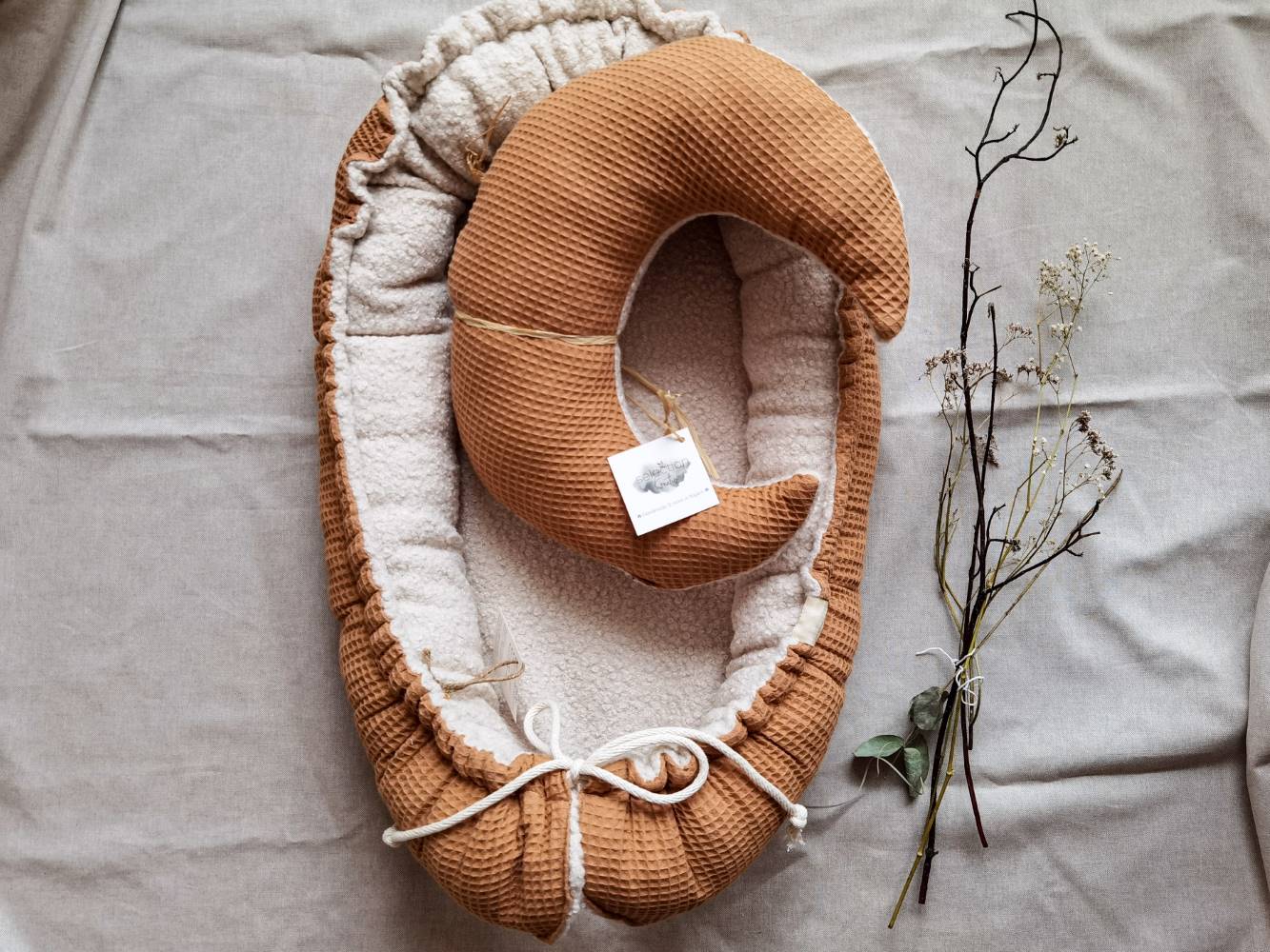 Selectionkreativ - Boucle Babynest mit einem passenden Mond