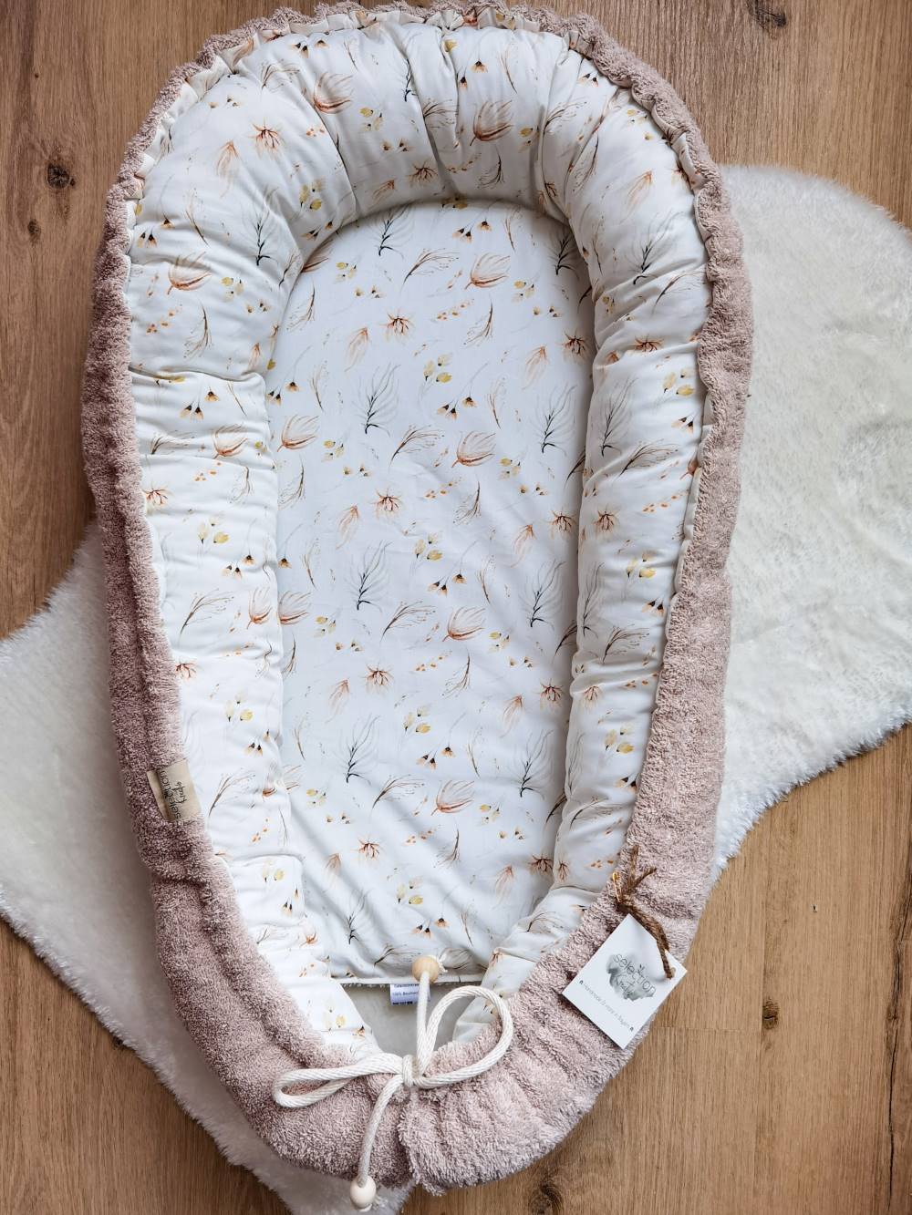 Selectionkreativ - Babynest mit hellbeigen Frottee und Flora Baumwollstoff
