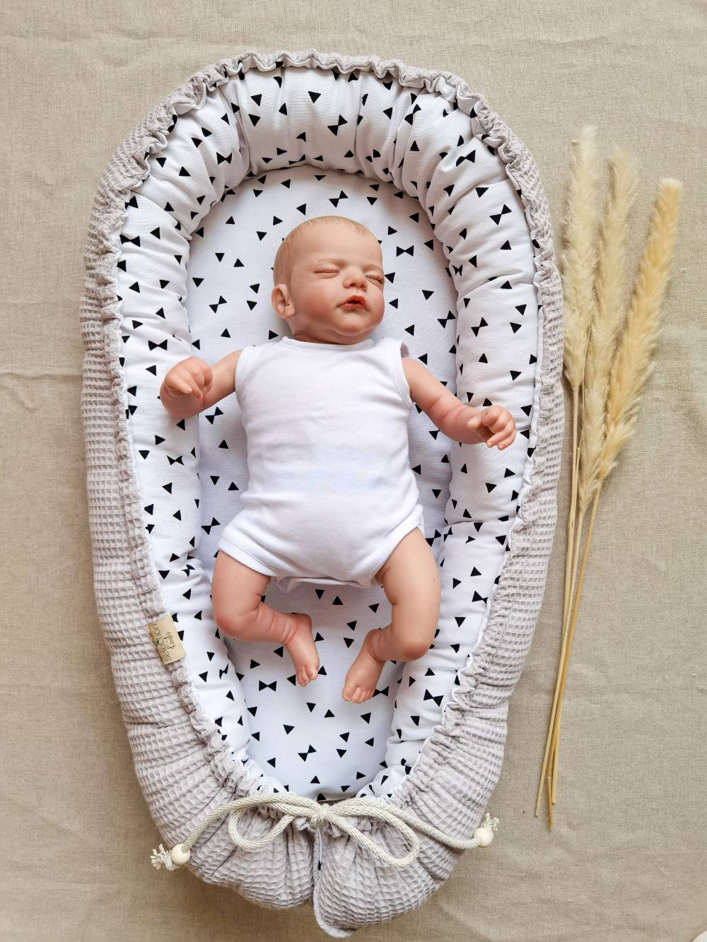 Selectionkreativ - Babynest Dreiecke in Silbergrau