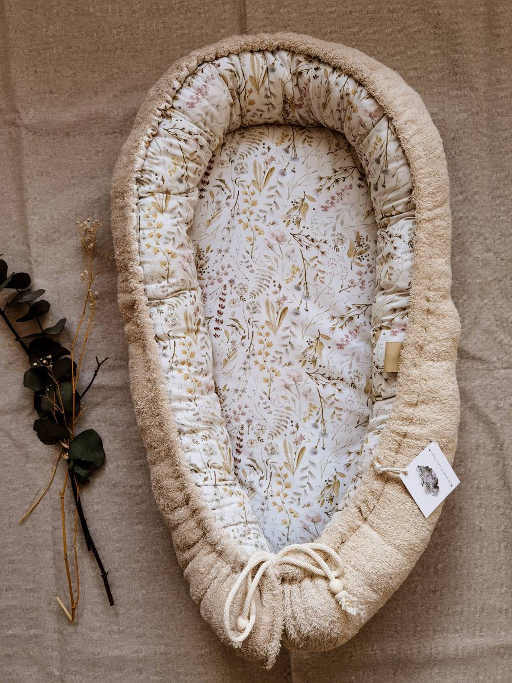 Selectionkreativ - Babynest mit einer schöner Blumenwiese von dem Babyladen nähe Deggendorf
