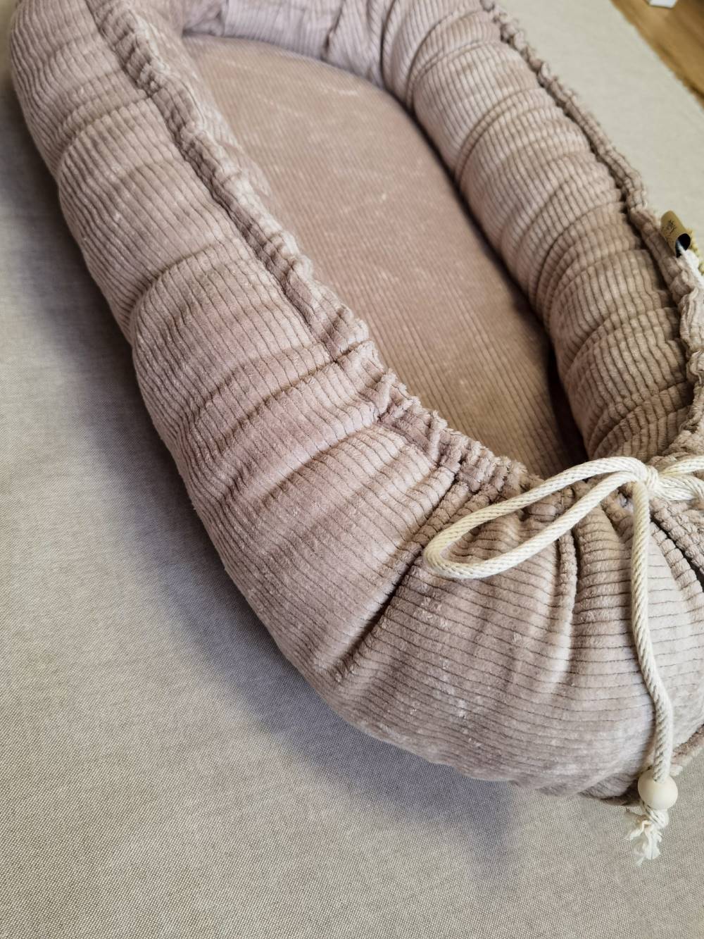 Selectionkreativ - wundervolle Geschenkideen gibt es im Baby Geschäft von Silvia Aigner. Z.B. dieses wundervolle Nestchen in Cordstoff