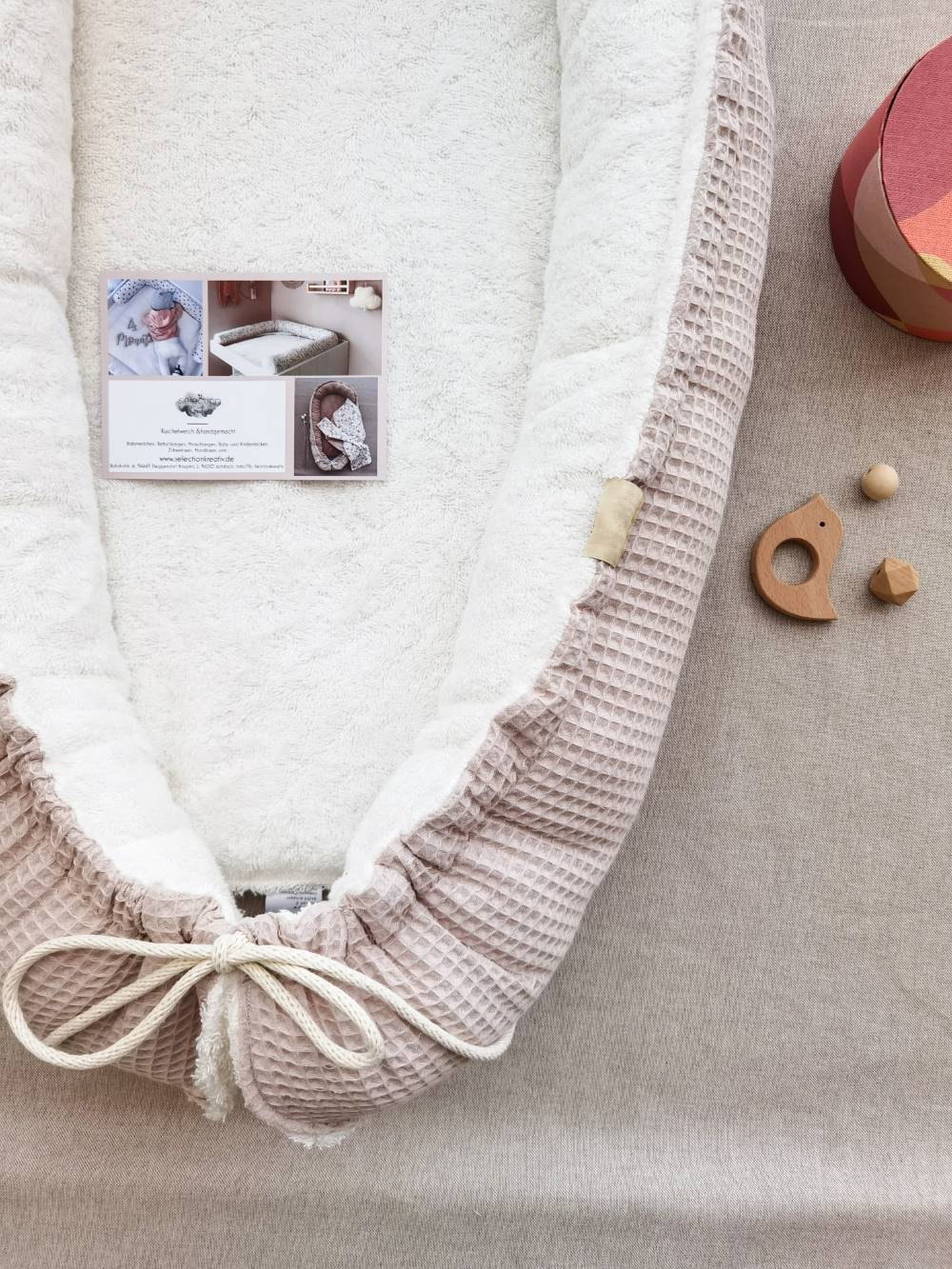 Selectionkreativ - Das Babynest gibt deinem Neugeborenen Schutz. Die beiden Stoffe sind wahnsinnig kuschelig.