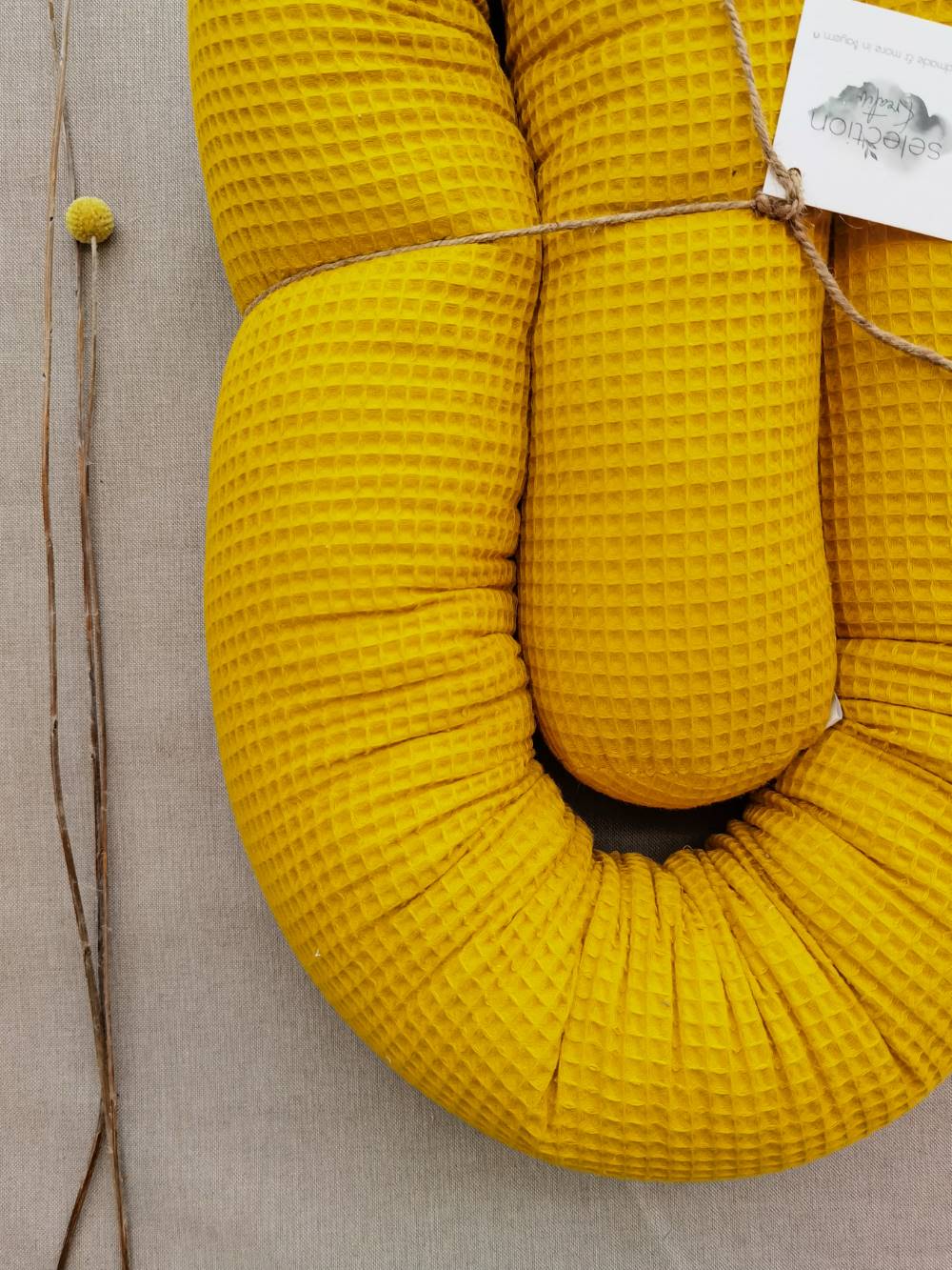 Diese Farbe Senf passt hervorragend zu Altrosa, Grau oder auch Blau. Handgemacht von Selectionkreativ