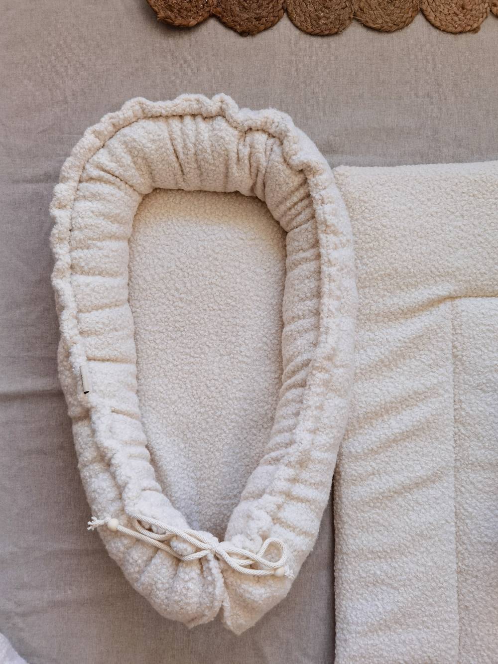 Selectionkreativ - Babynestchen Boucle Ecru - super kuschelig