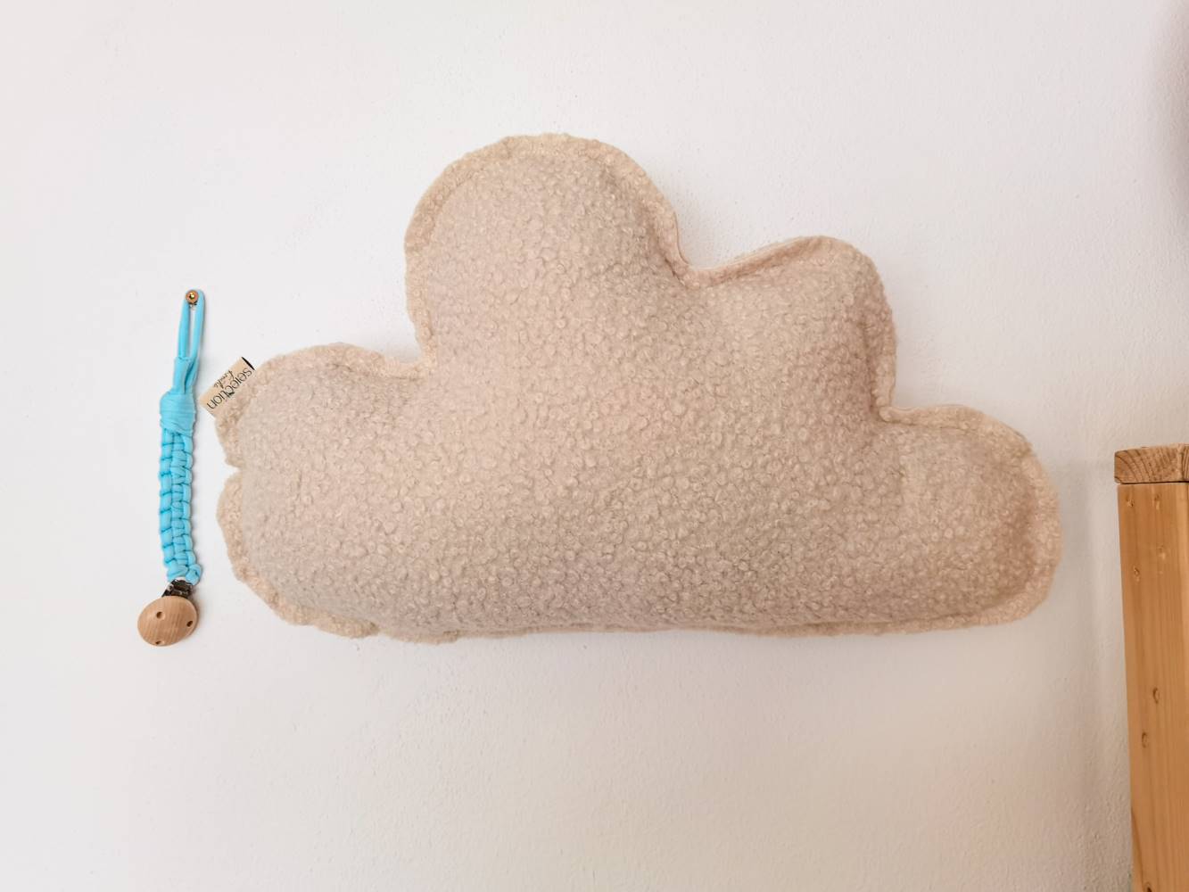Selectionkreativ - Wolke hängend an einer Wand