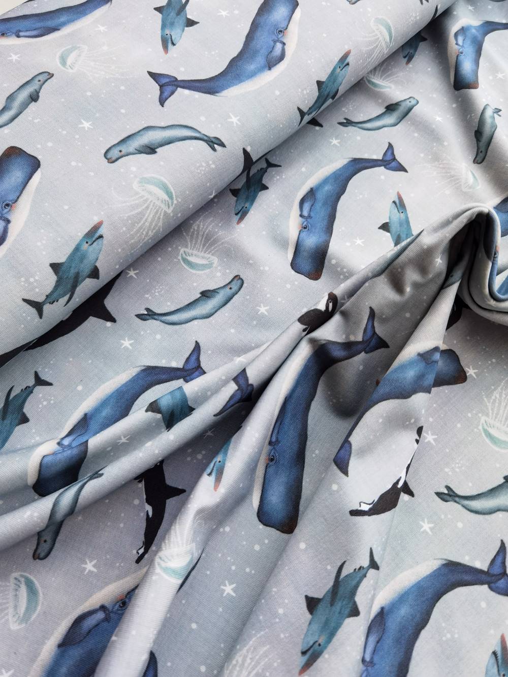Selectionkreativ - weicher Jerseystoff mit süßen Meerestieren in einem schönen Meerblau