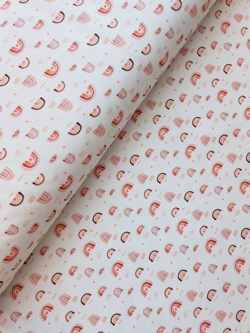 Selectionkreativ - Jerseystoffe in weiß auf Rosa mit Regenbogen