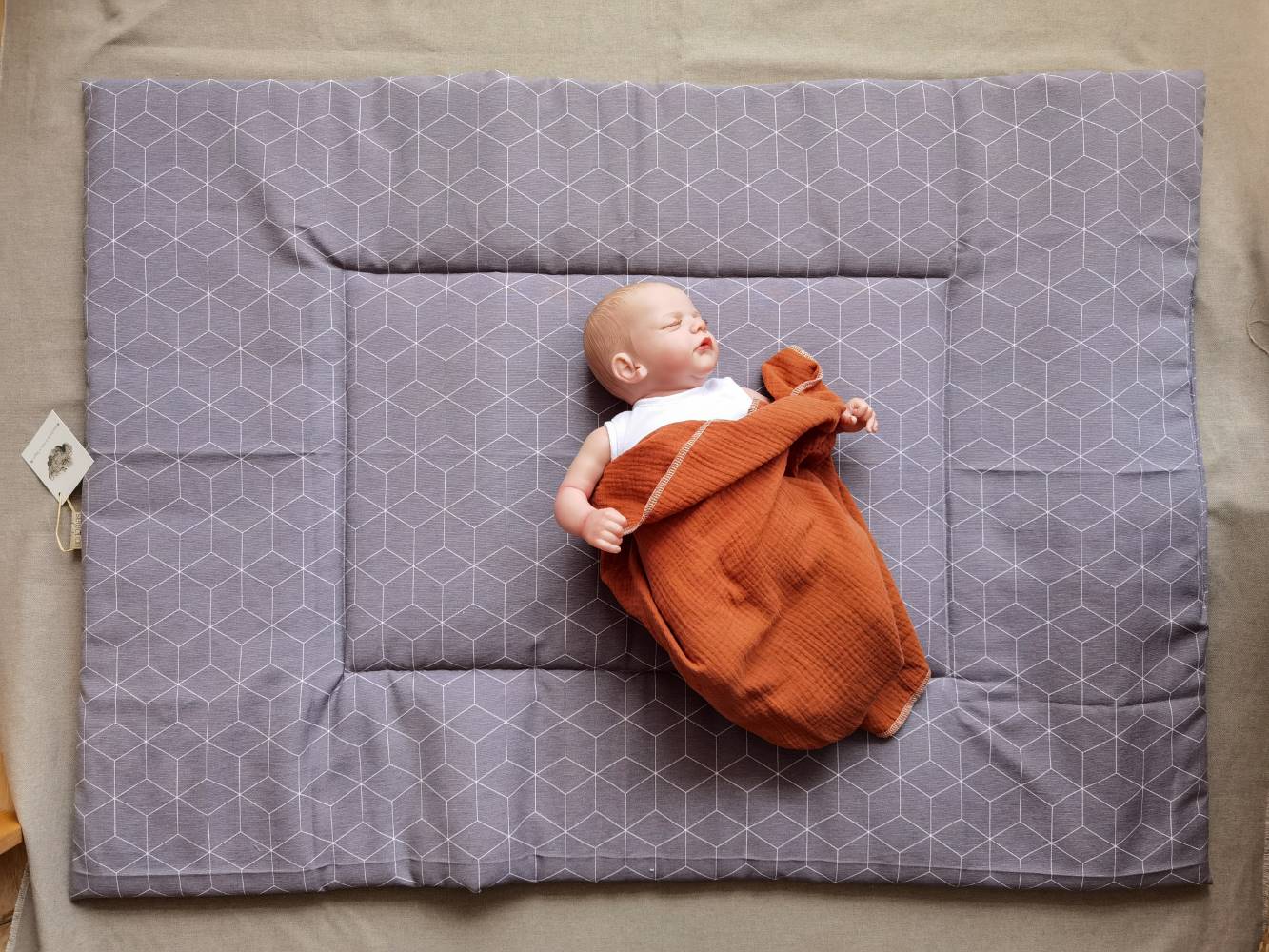 Selectionkreativ - Baby auf der Krabbeldecke - super schlicht und wunderschön
