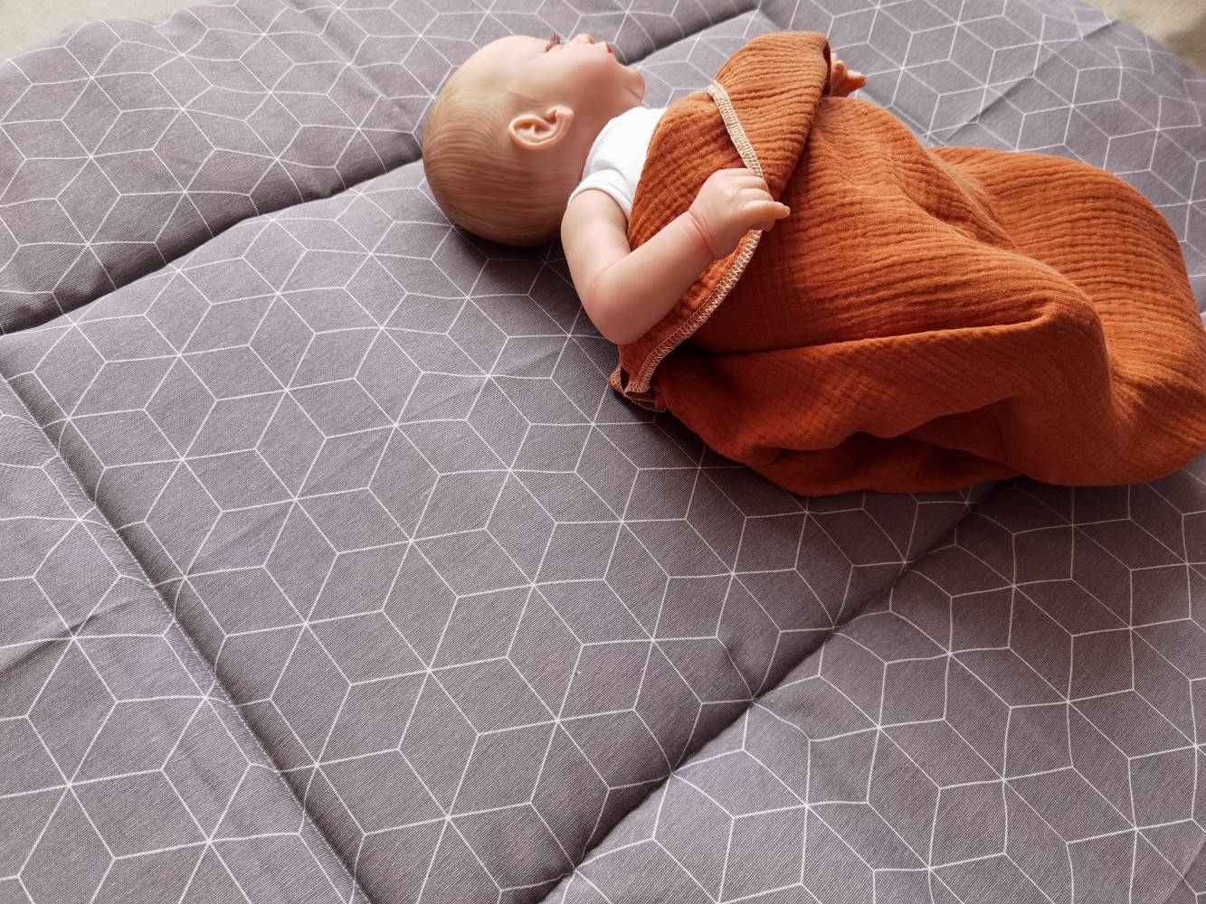 Selectionkreativ - im Babyladen gibt es super schöne und schlichte Krabbeldecken in vielen Formen und Mustern