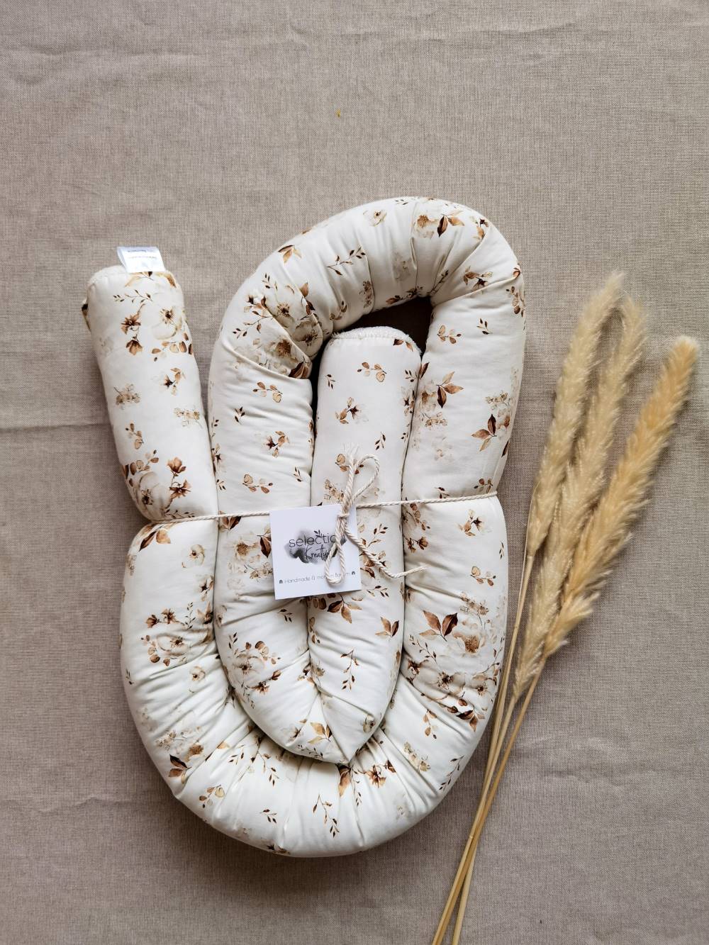Selectionkreativ - Minischlange mit Jasminblumen in einem weichen Baumwollstoff
