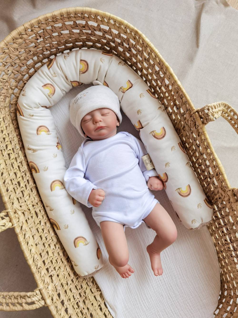 Selectionkreativ - Minischlange Rainbow Leinenlook mit Baby im Moseskorb
