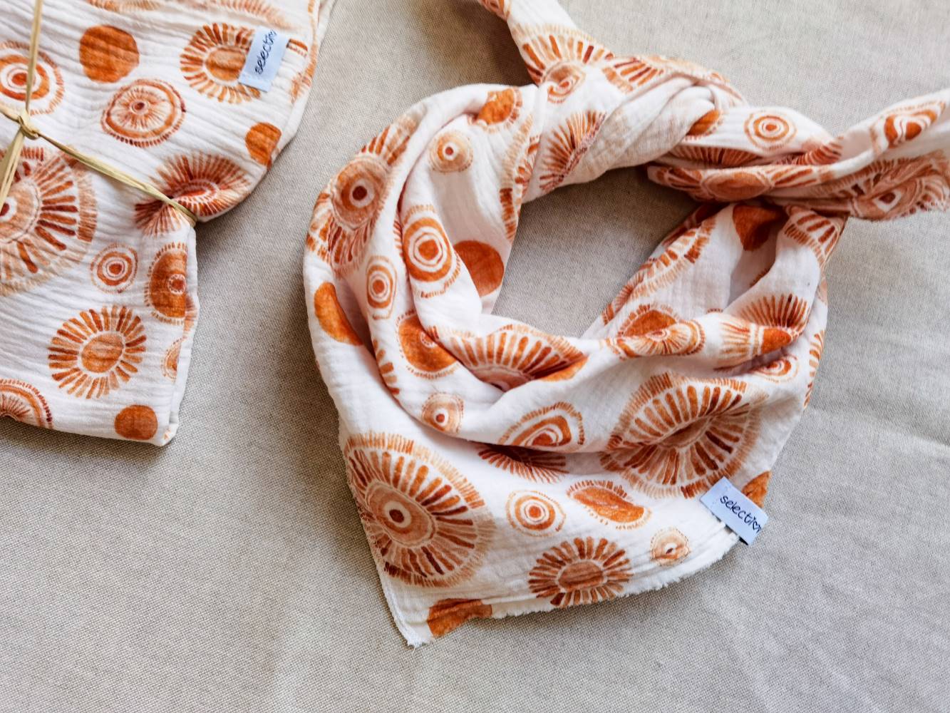 Selectionkreativ - Boho Spucktuch im tollen Design orangefarben