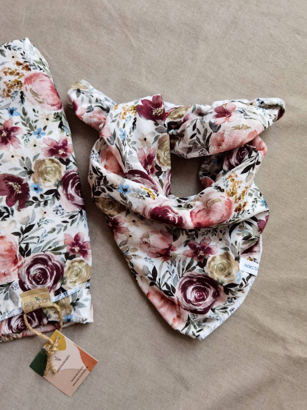 Selectionkreativ - Musselintuch Blumen Mauve Spucktuch mit vielen Blumen drauf