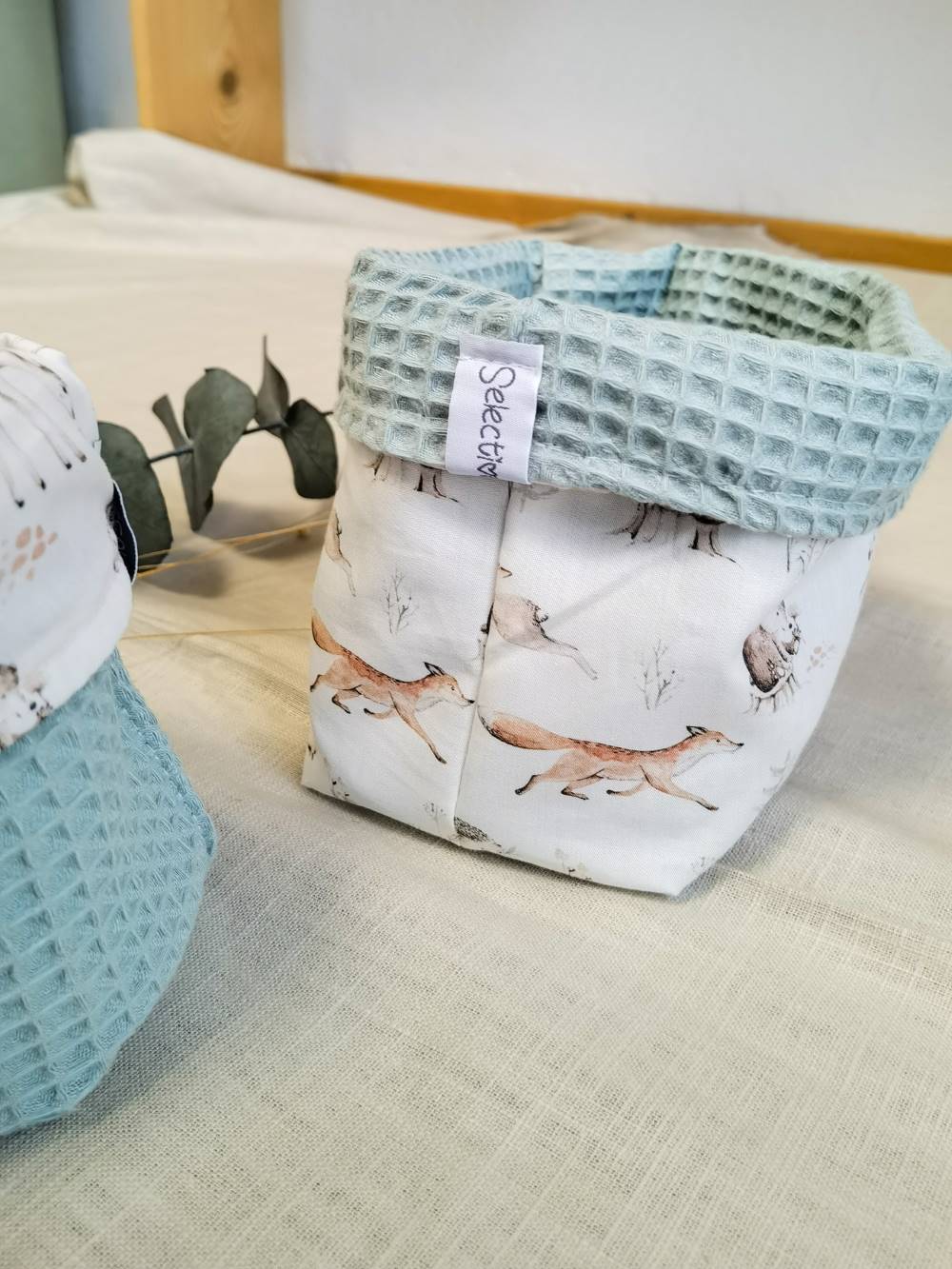 Selectionkreativ - Nahaufnahme von den Waldtier Utensilo mit Meergrünen Waffelstoff