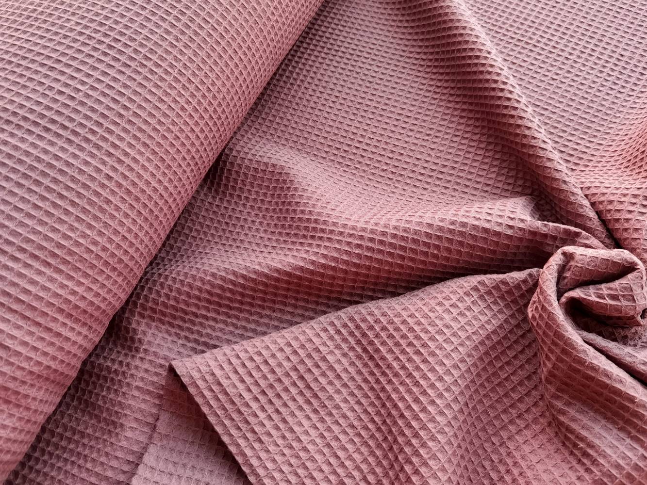 Waffelpique Stoff in der Farbe Altmauve von Selectionkreativ. Kästchen