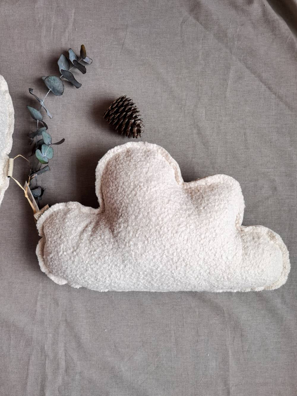 Selectionkreativ - Wolkenkissen aus Boucle mit kuschelwatte gefüllt total weich und fluffig