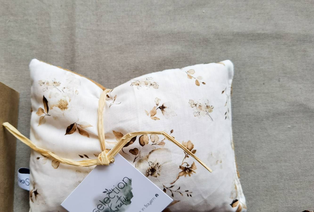 Selectionkreativ -Jasminblüten in Nahaufnahme. Eine tolle Auswahl an Zirbenkissen gibt es bei Selectionkreativ - dem Baby Ausstattungsgeschäft