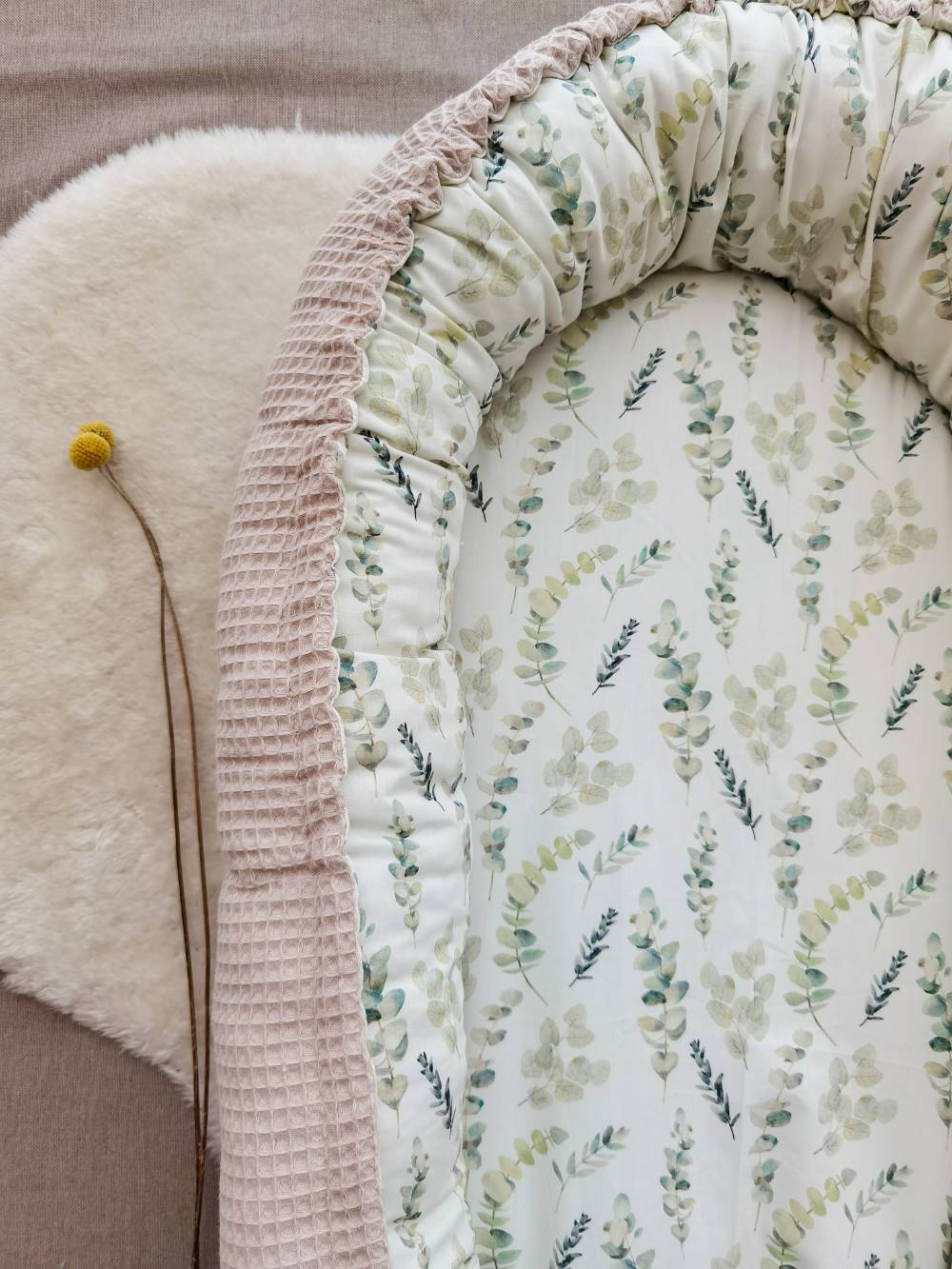 Selectionkreativ - Babynest, Nahaufnahme mit tollen Eukalyptusblättern