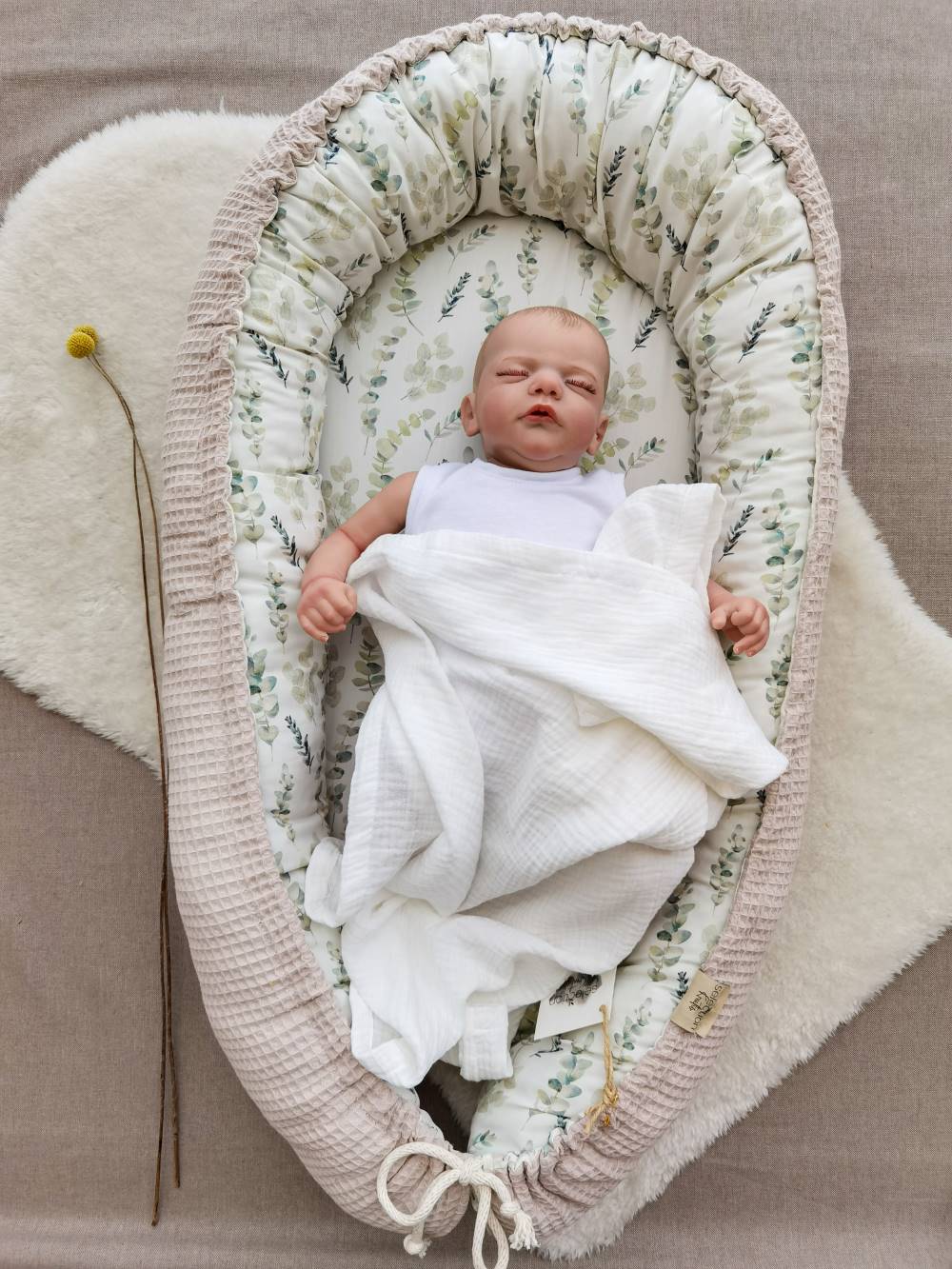 Selectionkreativ - Babynest, eukalyptus mit Baby