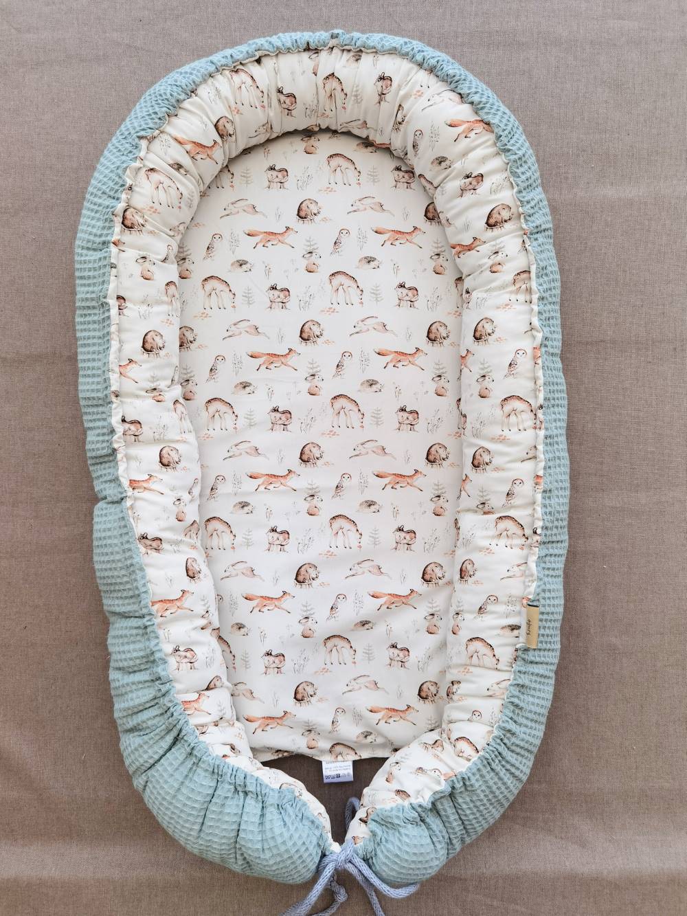 Selectionkreativ - Waldtier Babynest mit süßen Tieren wie Igel, Fuchs und Eichhörnchen - weicher angenehmer Stoff