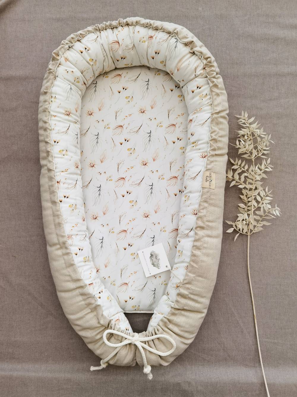 Selectionkreativ - Flora Babynest Leinen hellbeige mit Ruskus Trockenblume