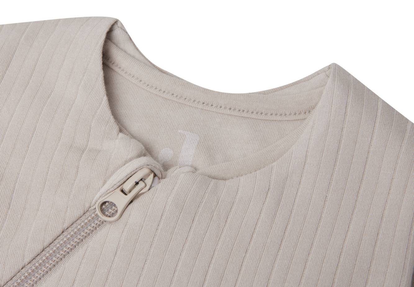 Selectionkreativ - Schlafsack Nahaufnahme von dem angenehmen Stoff in Beige oder Hellbeige