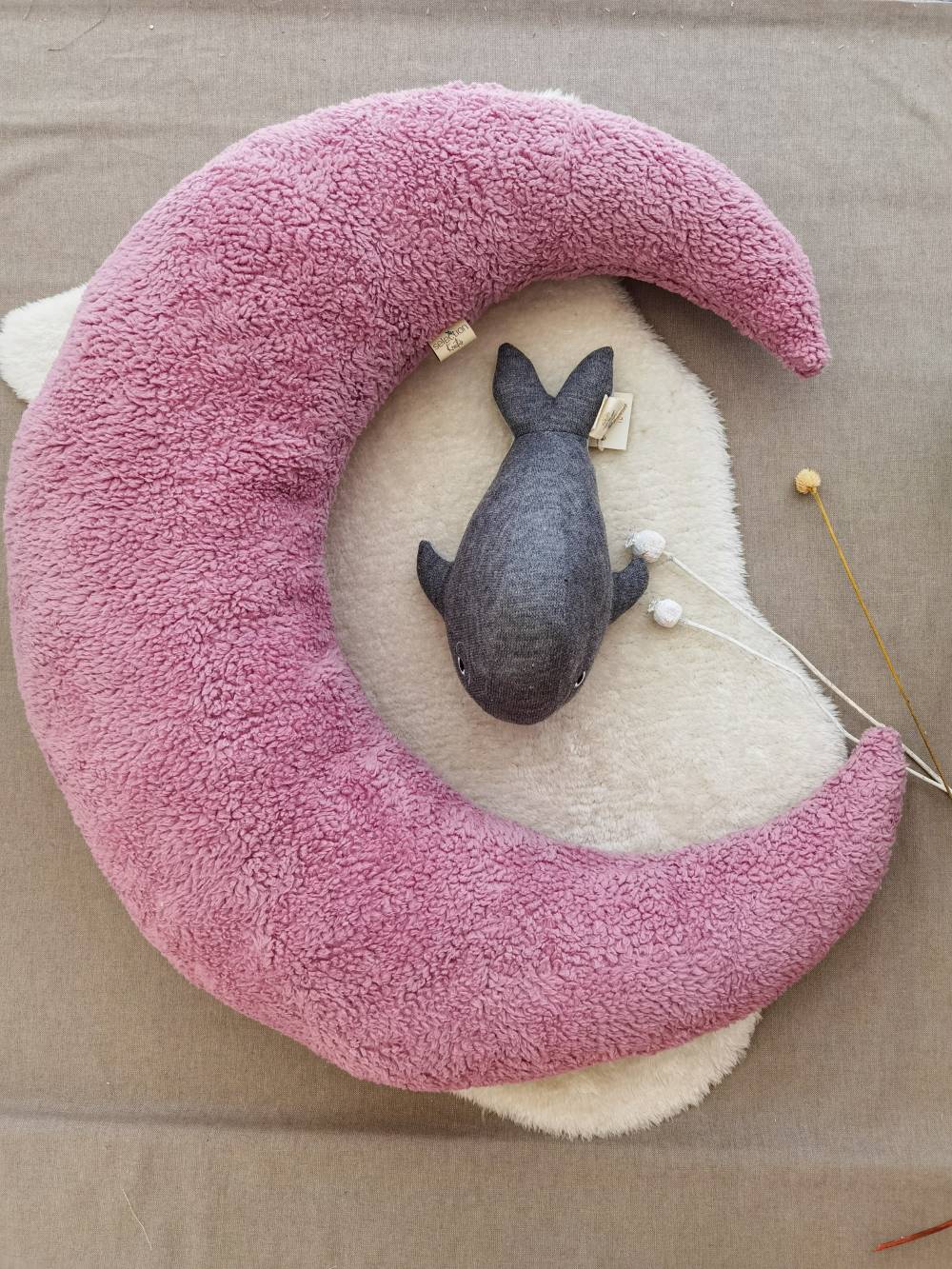 Selectionkreativ - weicher flauschiger übergrößenmond in der Farbe Himbeere