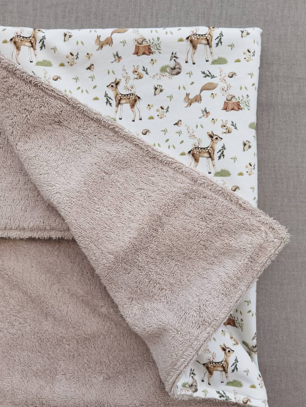 Selectionkreativ - nahaufnahme von kuschelweichen frottee in der farbe beige