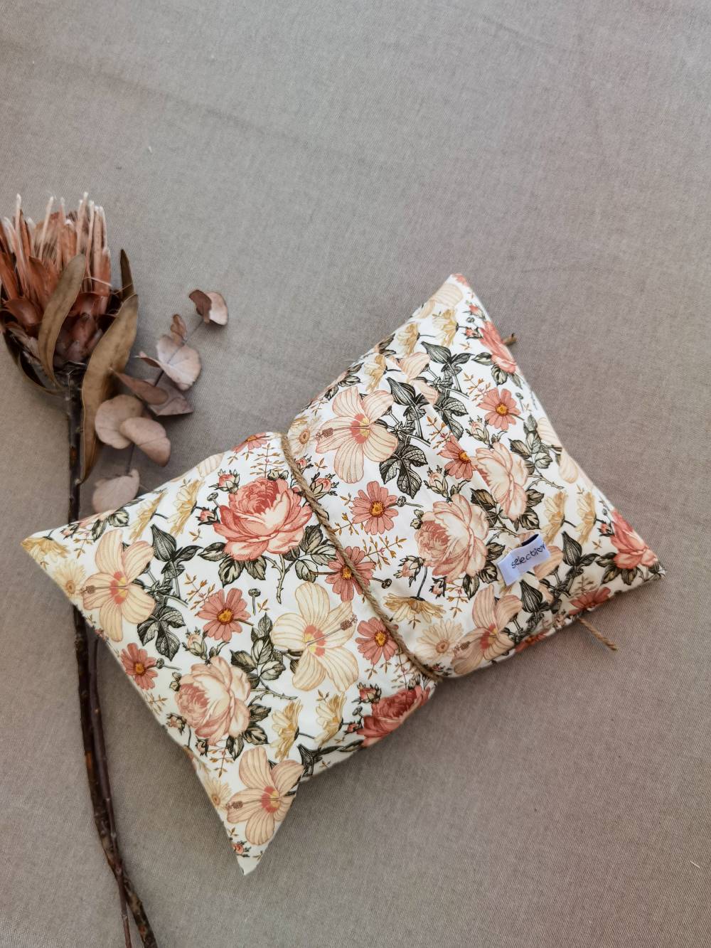 Selectionkreativ - Zirbenholzkissen Vintage Flowers mit Bezug