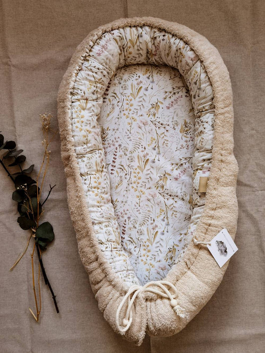 Selectionkreativ - Babynest mit einer schöner Blumenwiese von dem Babyladen nähe Deggendorf 