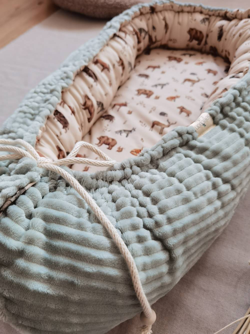 Selectionkreativ - Nahaufnahme von dem süßen Waldtier Babynestchen von dem Babygeschäft in Ruhmannsfelden