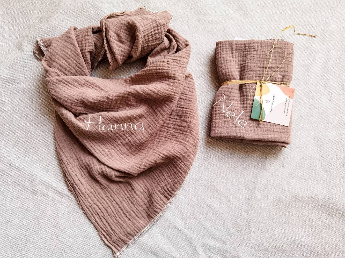 Besticktes Musselintuch von Selectionkreativ in Beige 