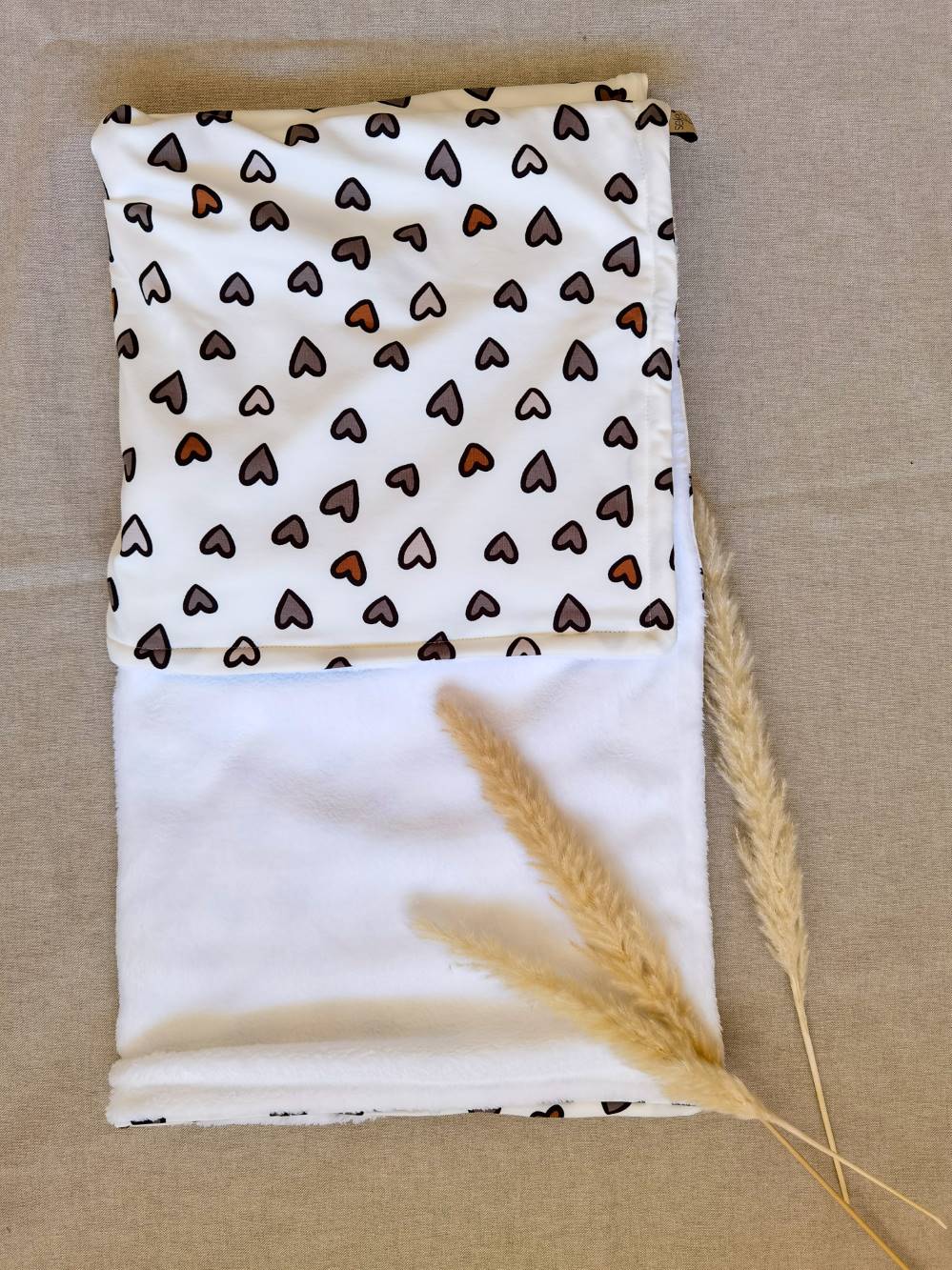 Selectionkreativ - Babydecke von dem Babygeschäft in Ruhmannsfelden mit Herzen 

