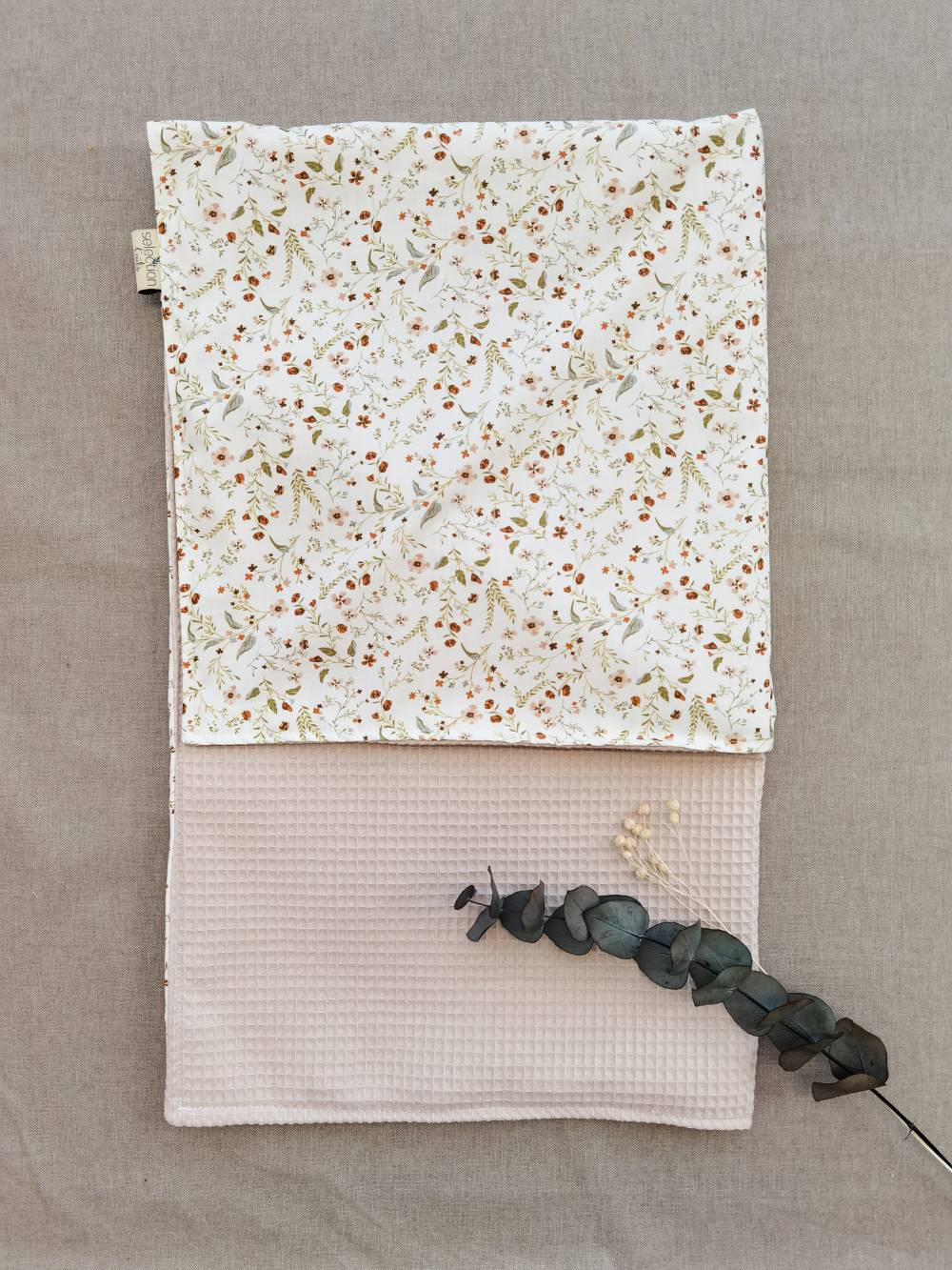 Selectionkreativ Millefleur Hellbeige Waffelstoff mit geriffelter Oberfläche und wunderschönem Blumenprint 