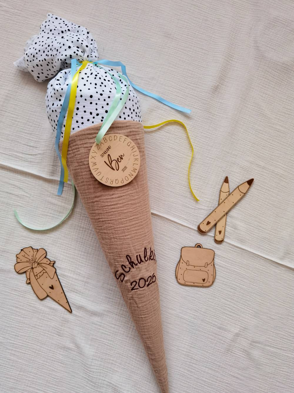 Selectionkreativ_Schultüte Beige Dot´s gibts im Babyladen in Ruhmannsfelden von Silvia Aigner