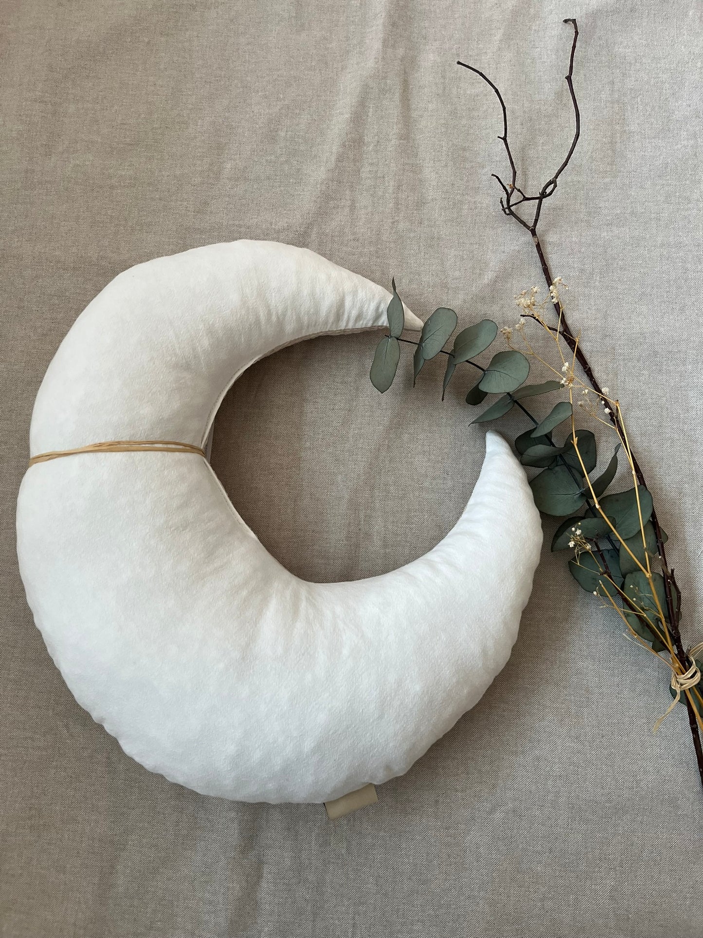 Selectionkreativ_Kuschelmond mit hinteren Ansicht in weiß. Tolles Babygeschenk