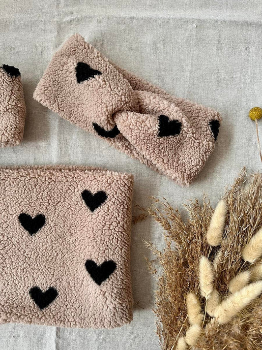 Selectionkreativ - Nahaufnahme von dem schönen beigen Teddystirnband für Kinder