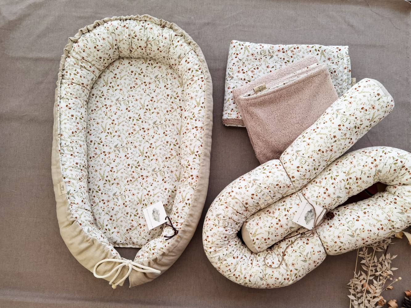 Selectionkreativ - Babynest Millefleur im Set mit Decke und Bettschlange 