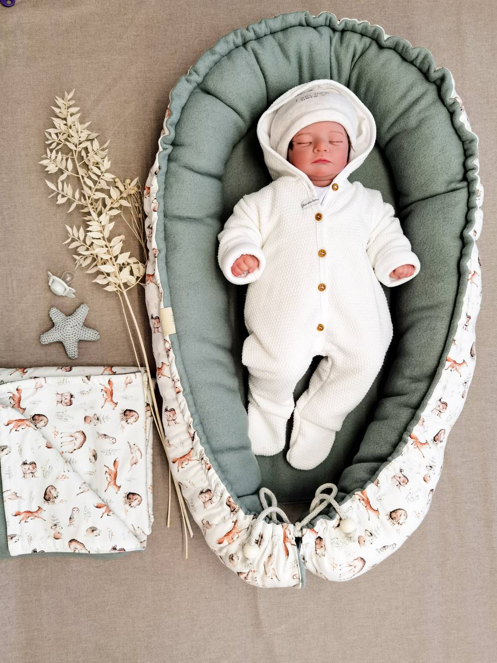 Selectionkreativ - Babynest mit Decke und Baby 